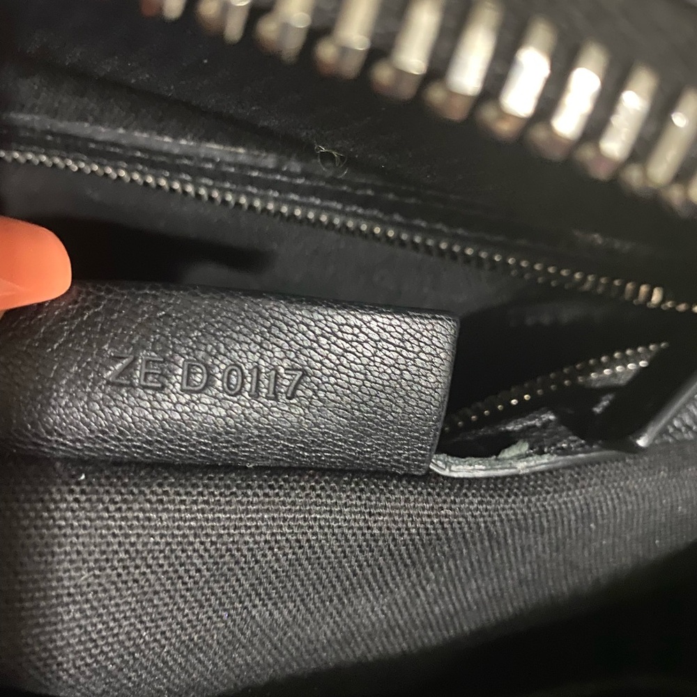 Excellent Condition/Barely Worn “Givenchy” Antigo… - image 5